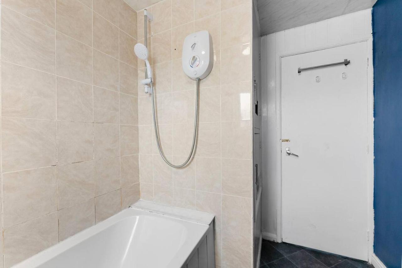 Sleek And Stylish 3 Bed House - Great Location Apartman Bolton Kültér fotó